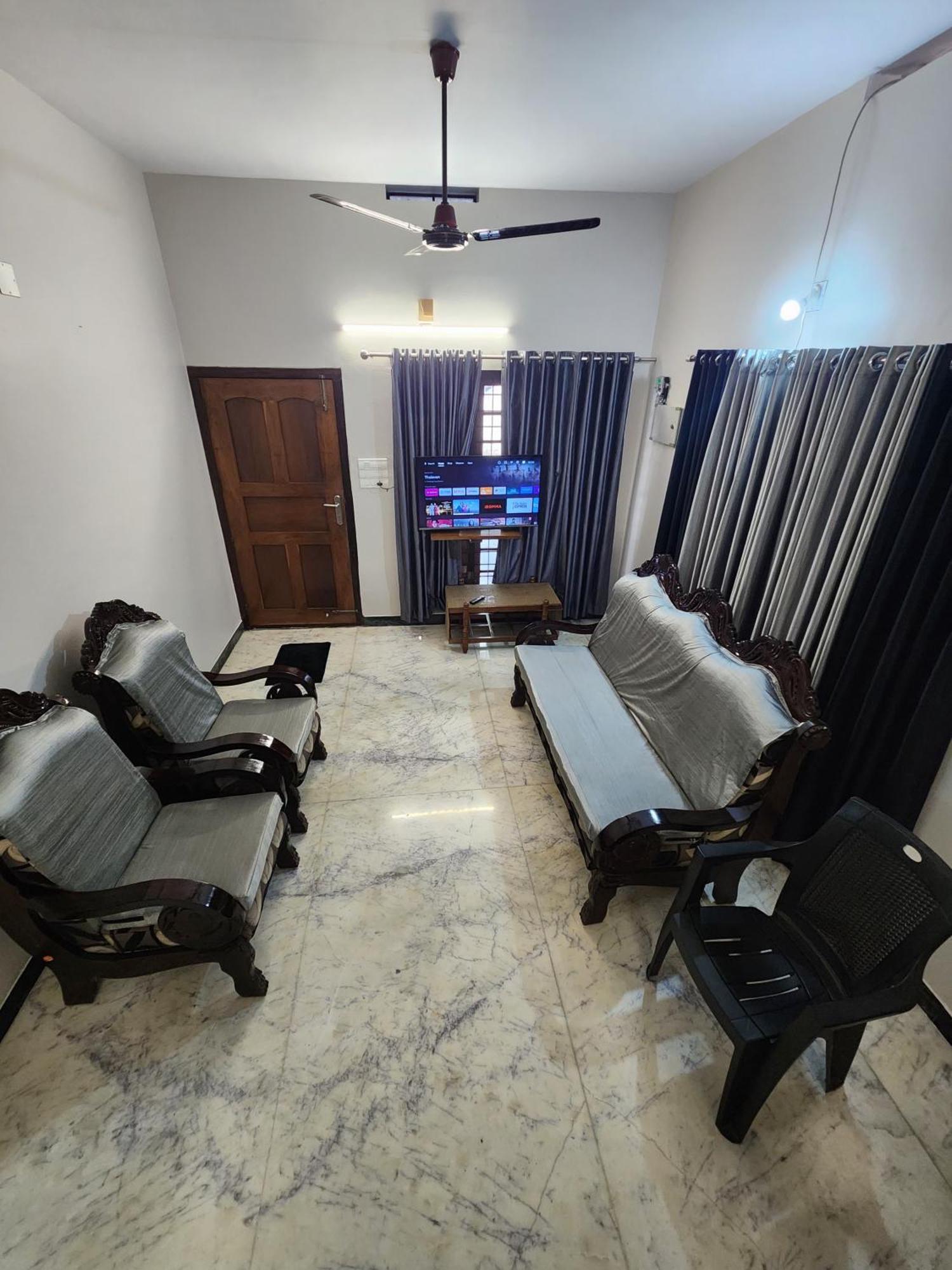 Budget Home Kochi Exterior foto